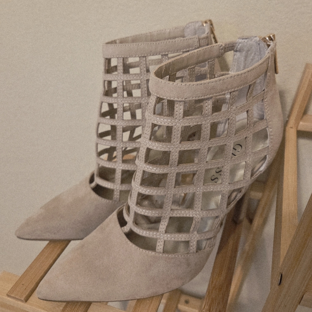 GUESS Lattice Pointed Toe Heeled Booties - Picture 3 of 7